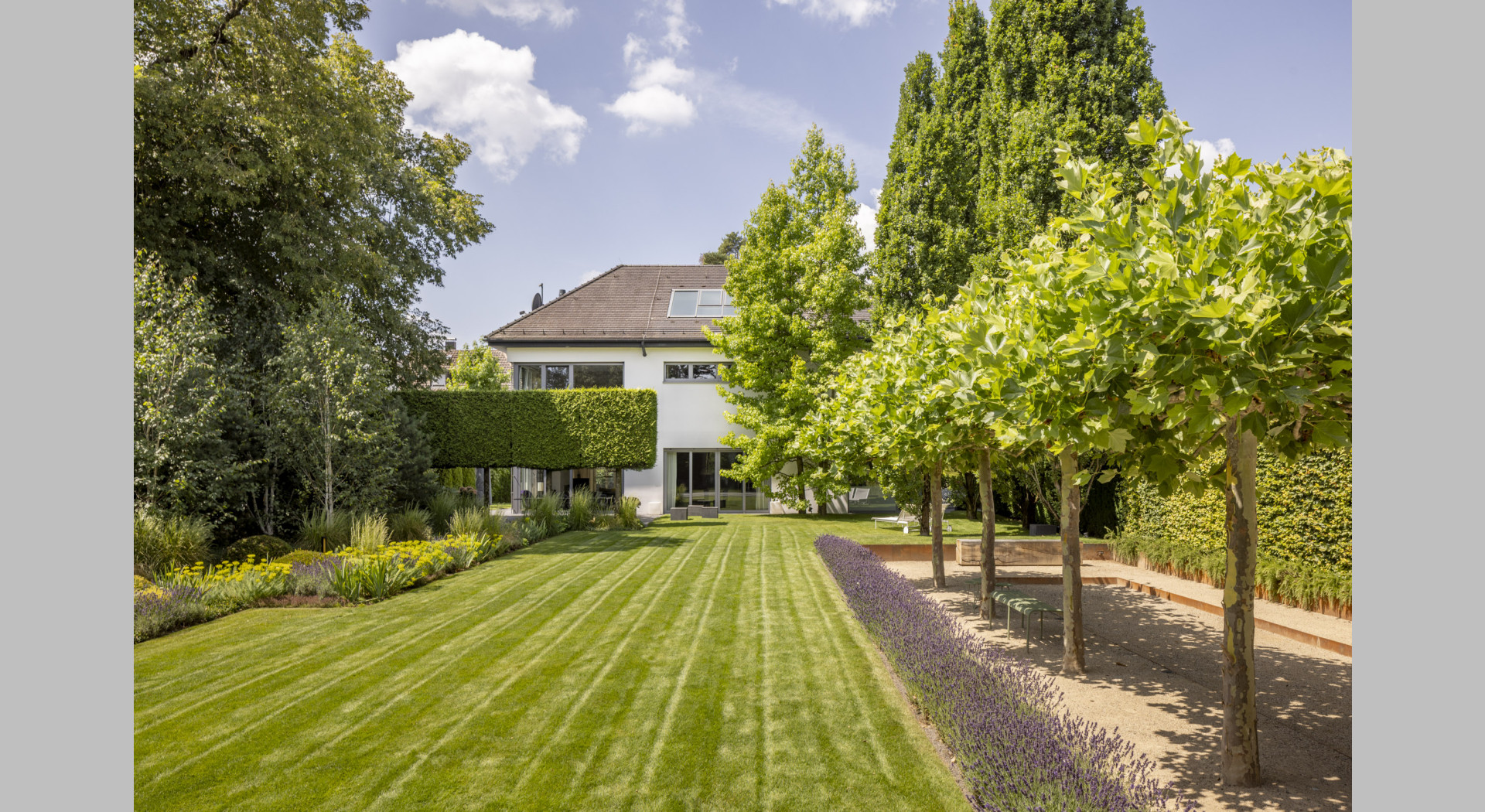Haupthaus vom Garten aus