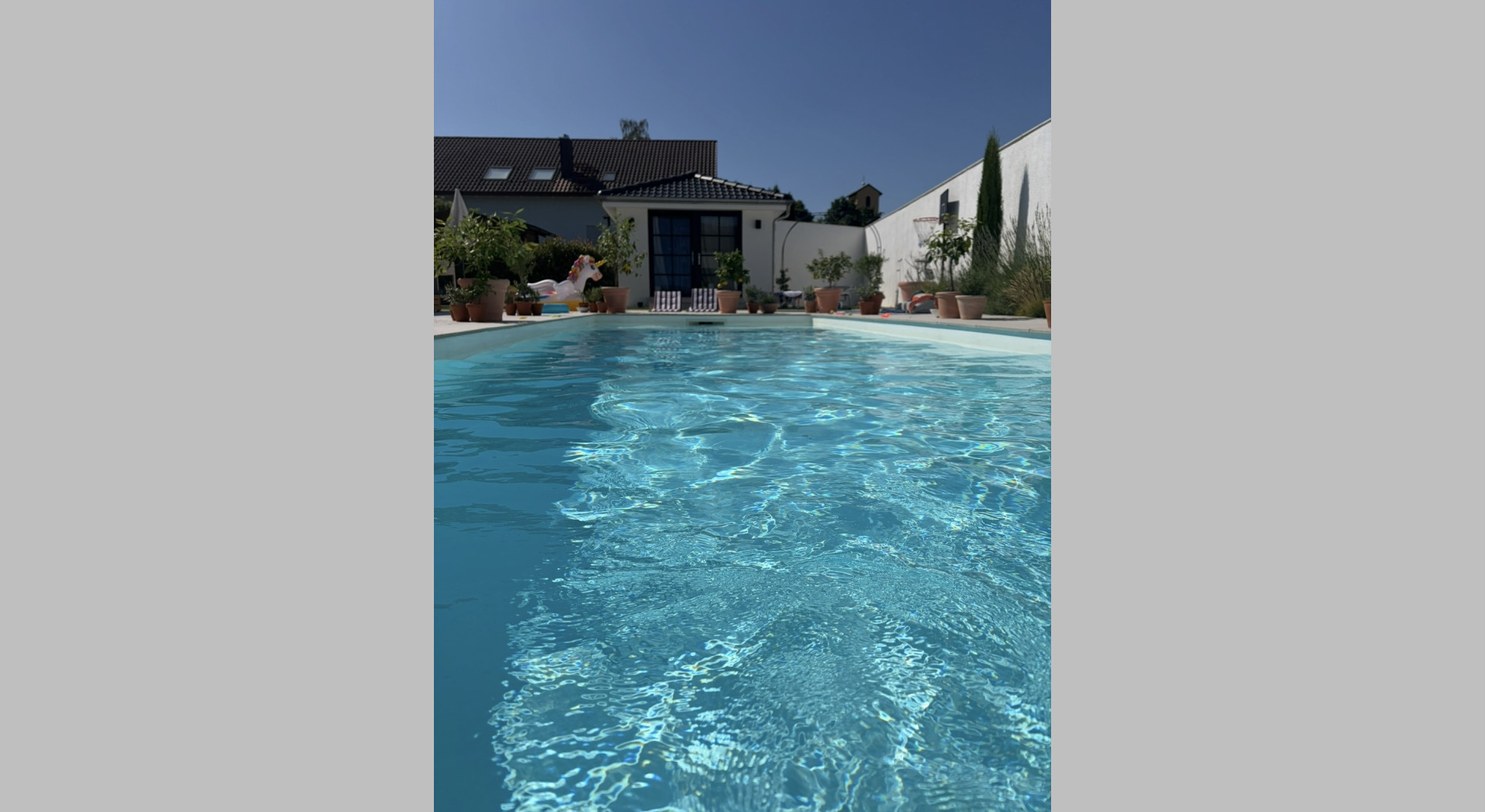 12m Pool mit Poolhaus