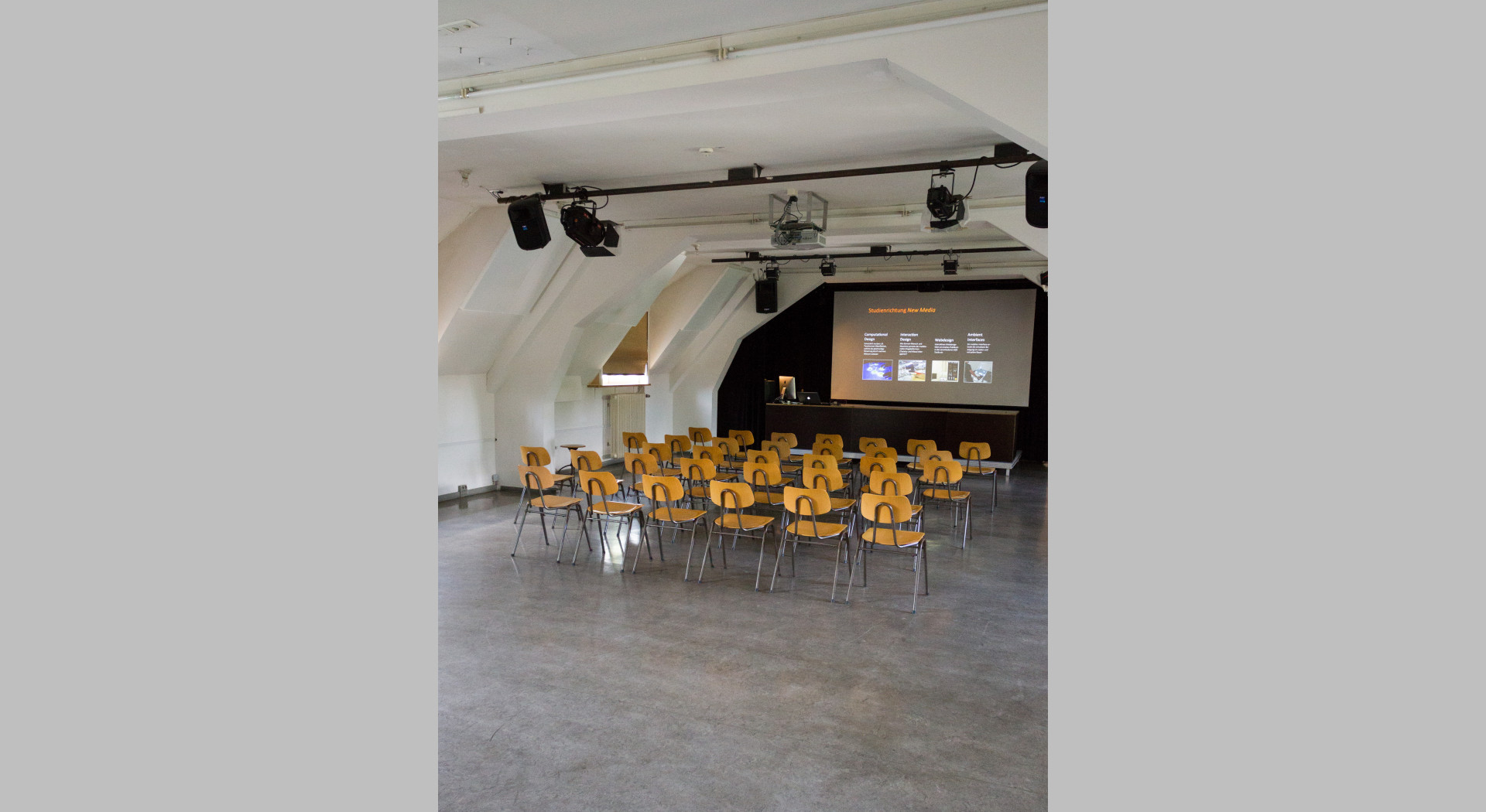 Aula im 2. OG der Merz Akademie