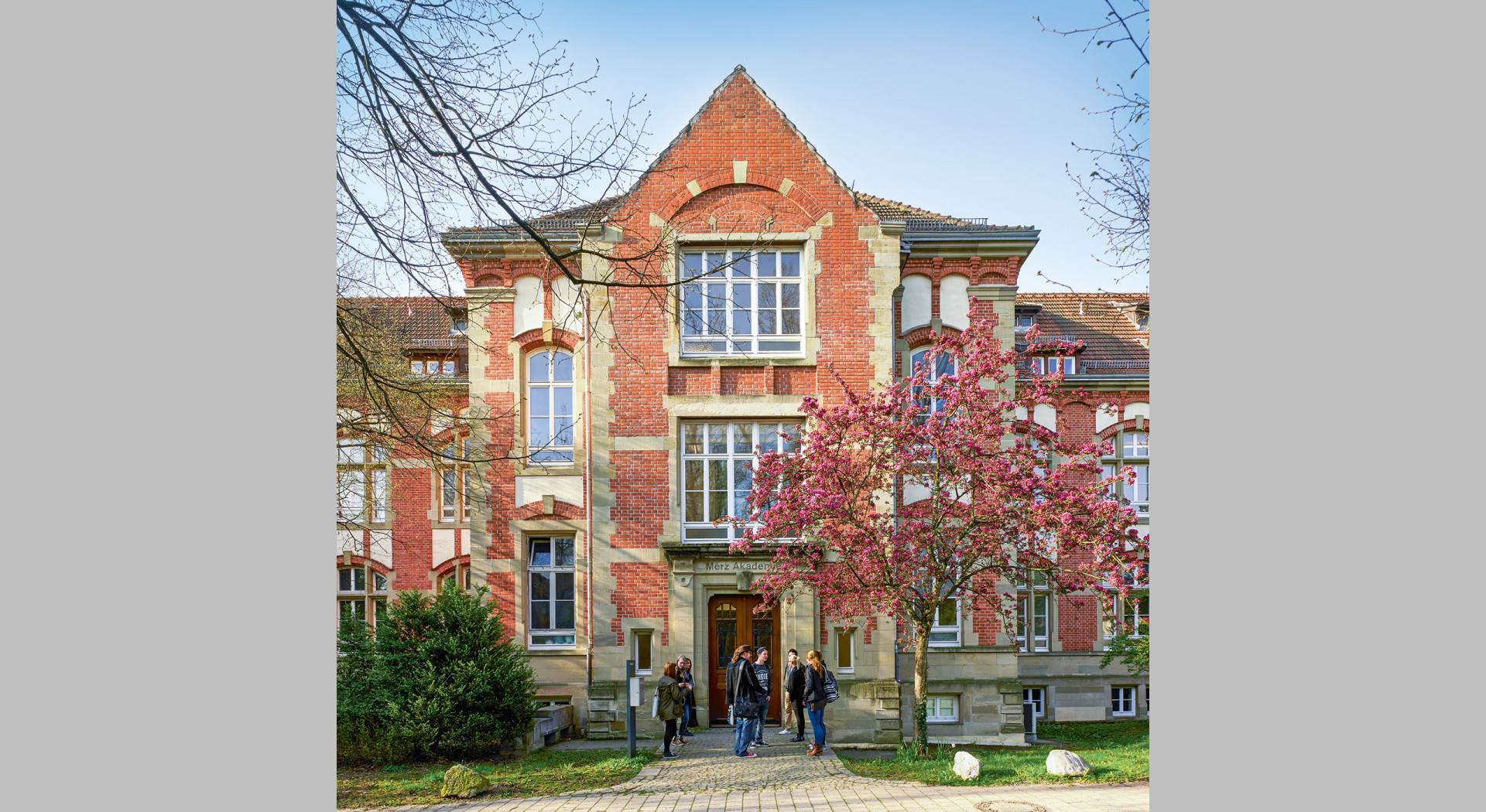 Eingang Merz Akademie, Frühling