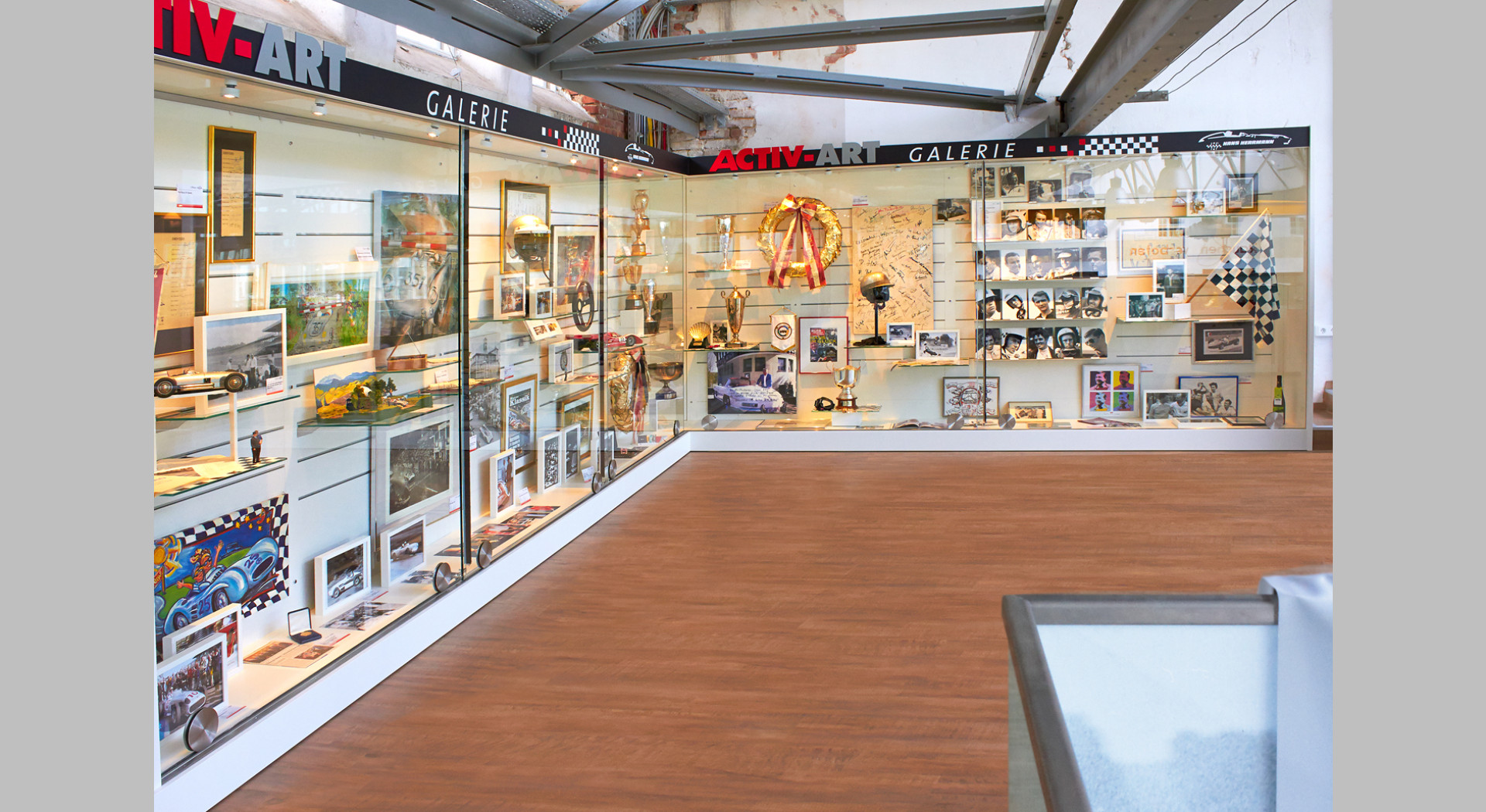Motorworld Böblingen - Handelshalle Hans-Hermann-Retrospektive