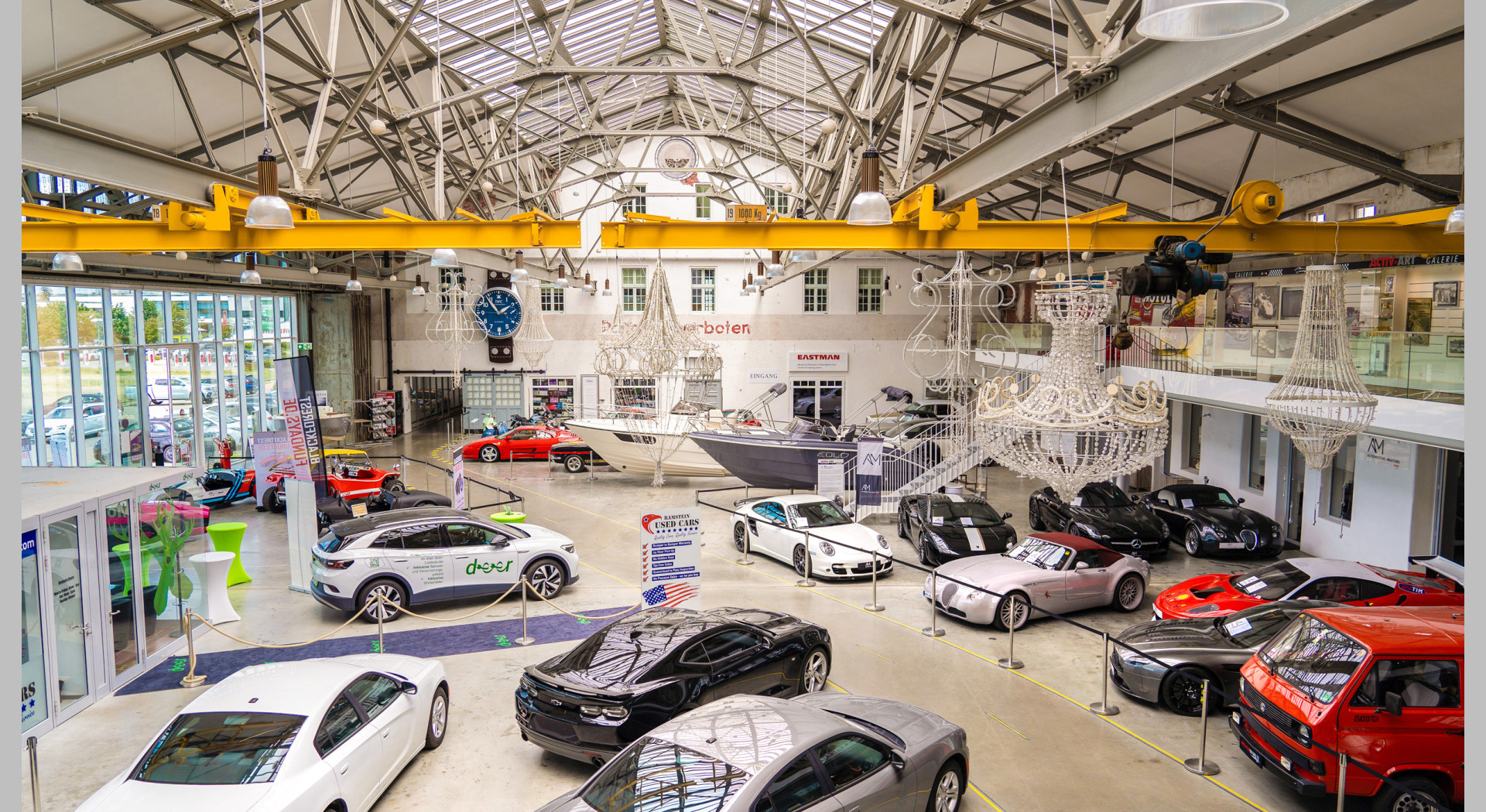 Motorworld Böblingen - Handelshalle