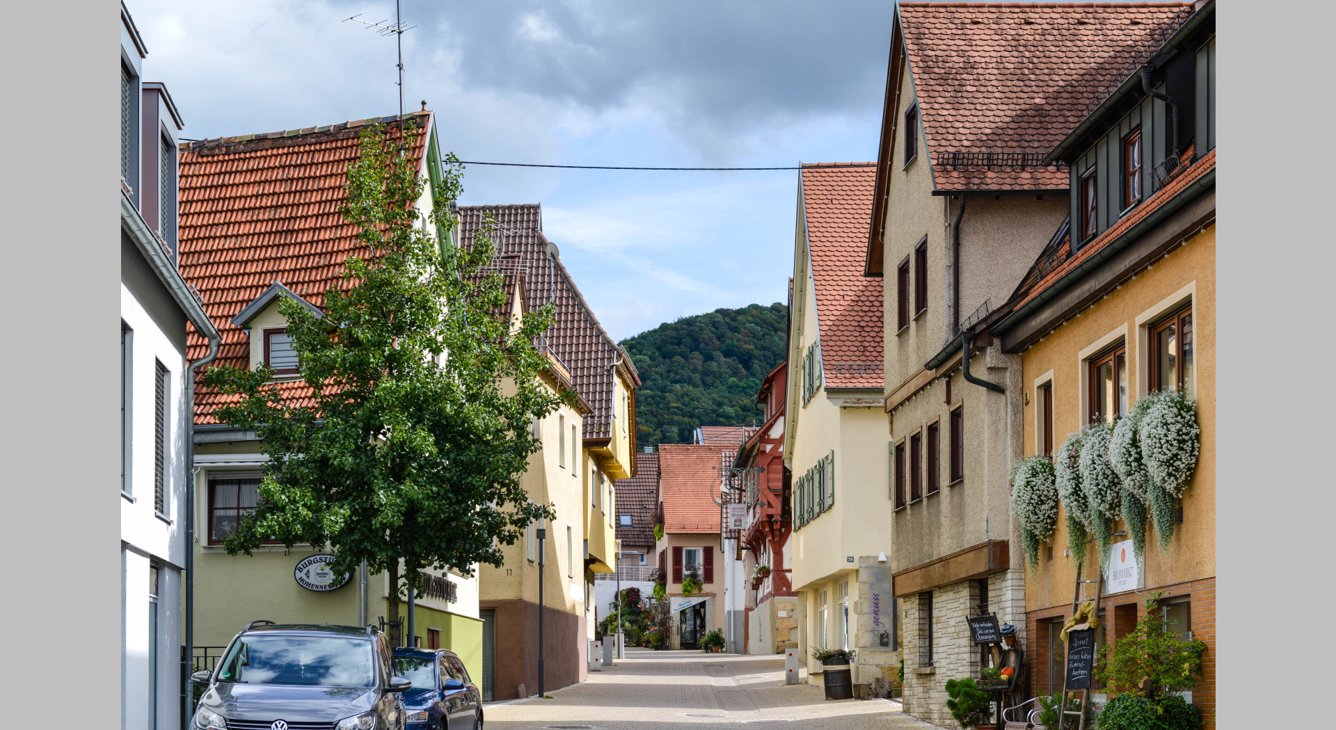 Ortsmitte Beuren - Blick Richtung Albtrauf