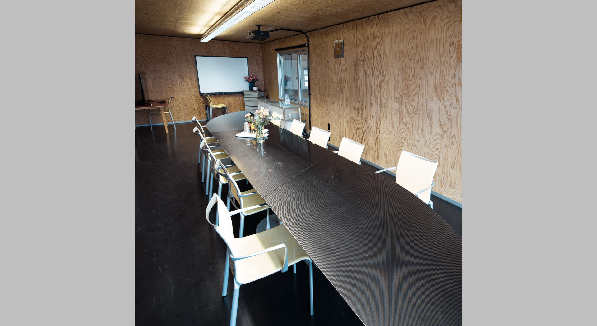 Großes Besprechungszimmer