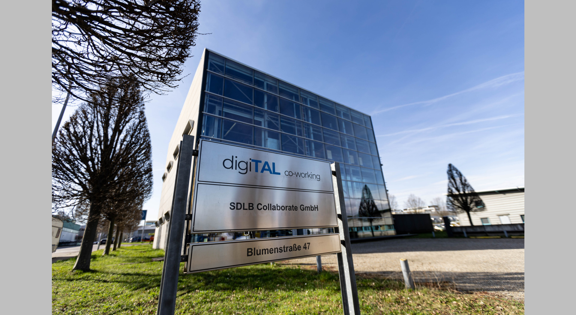 Außenaufnahme Bürogebäude