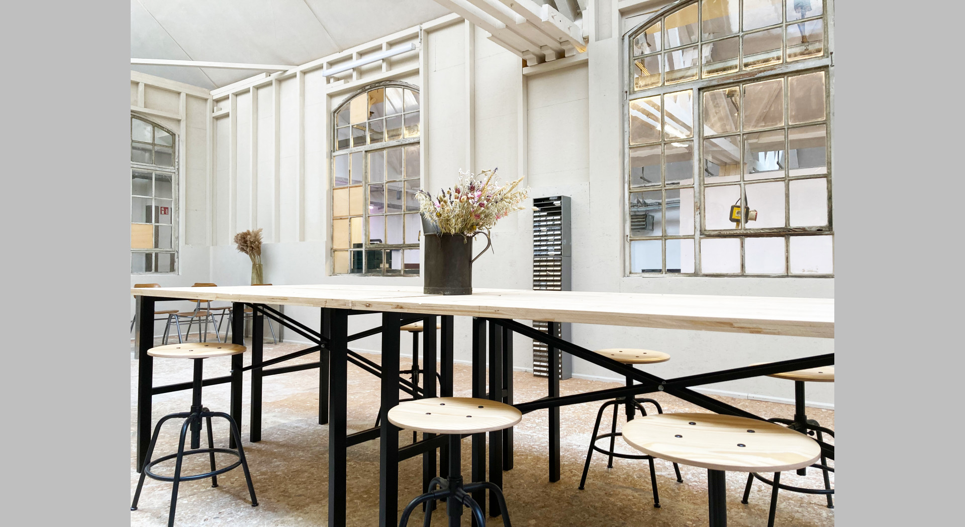 SHEDBAU27 - ehem. Werkstatt Werktische