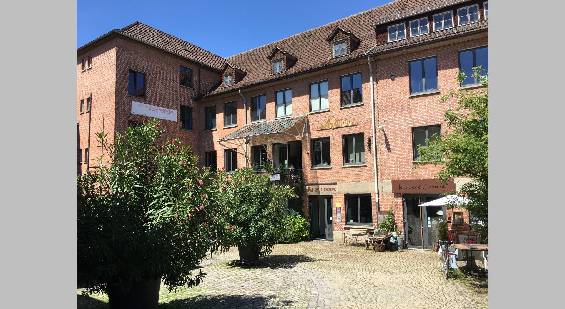 Hof 1 von 4