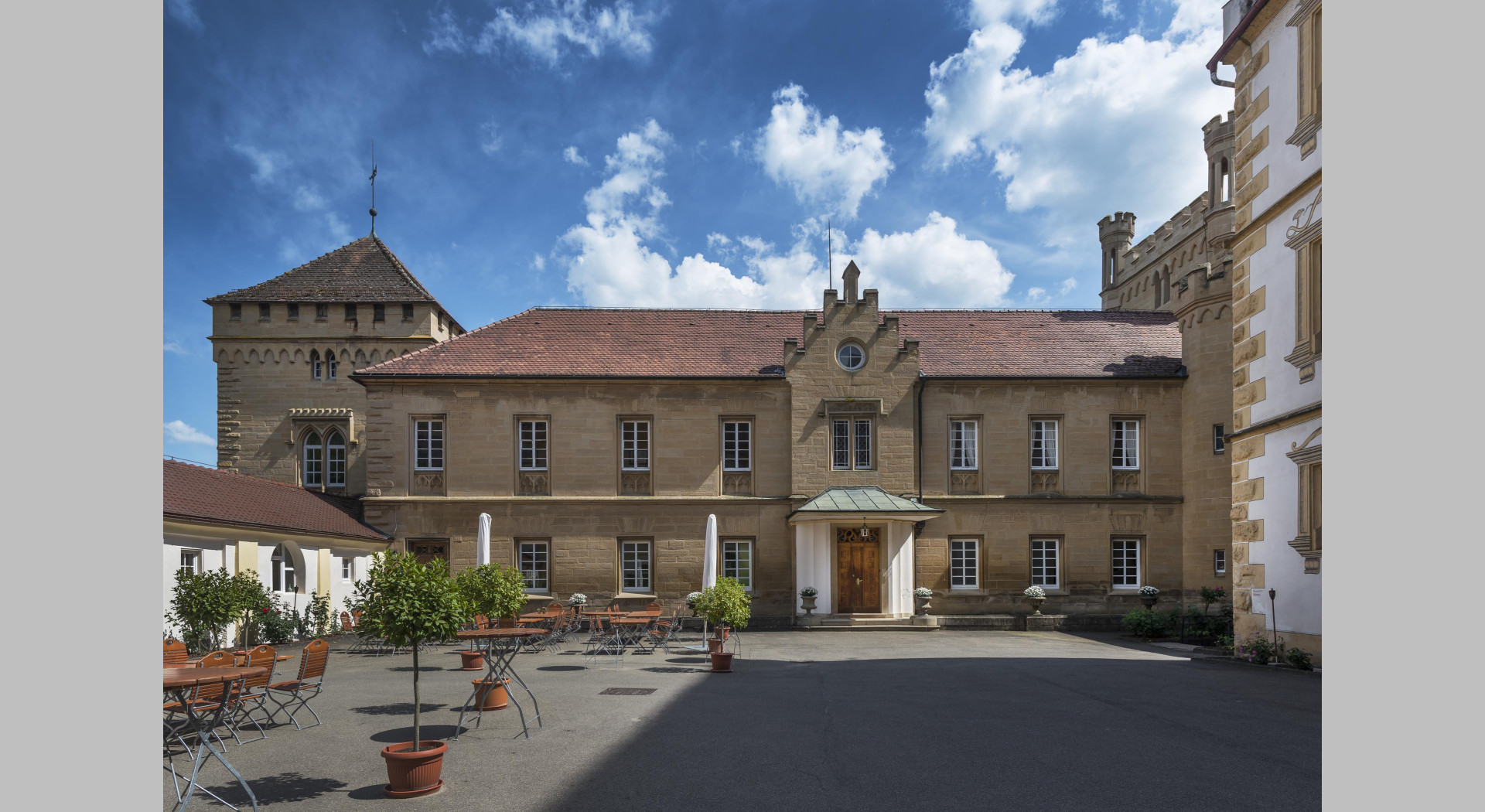 Schlosshof Biergarten