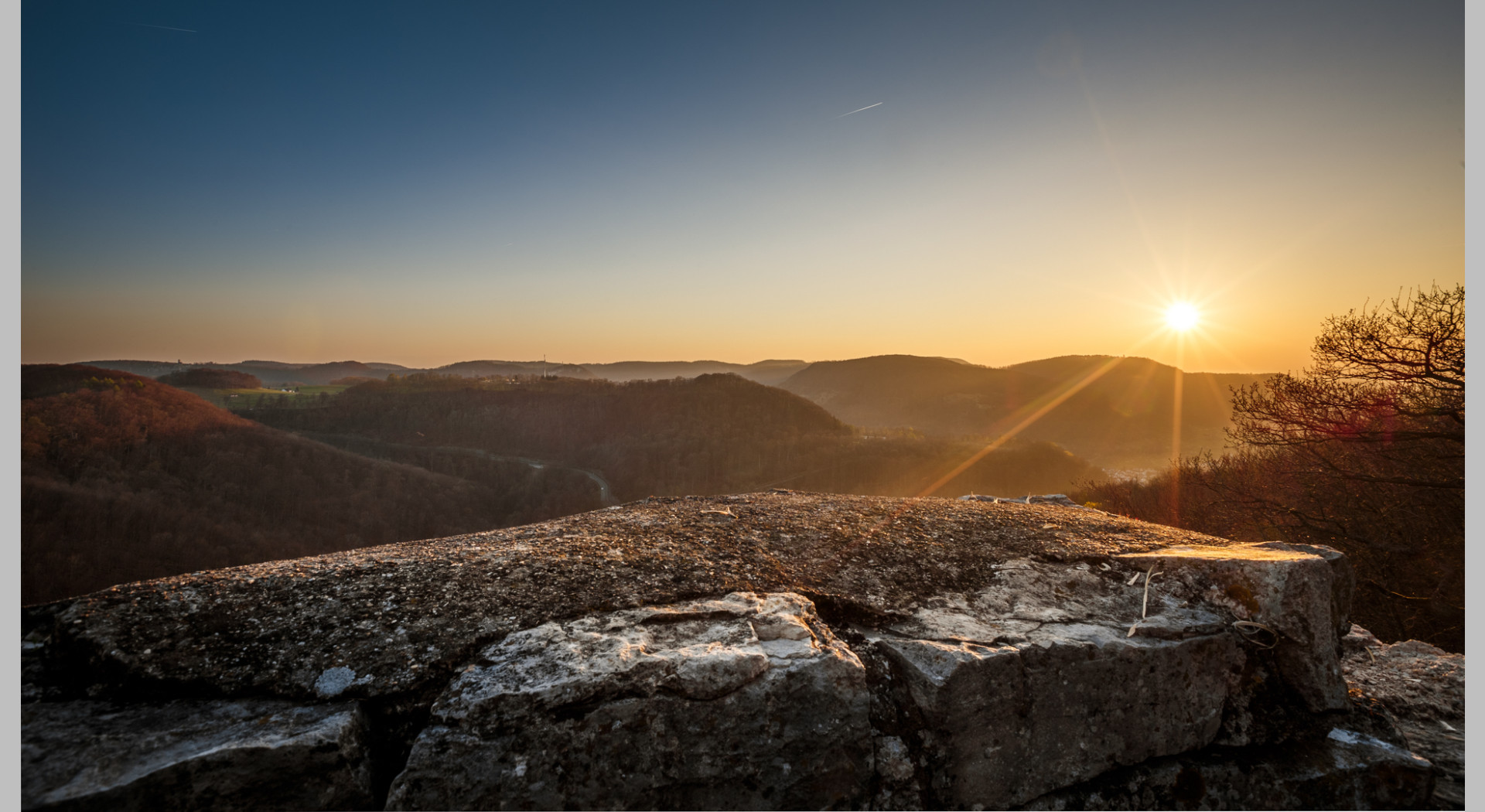 Ruine Greifenstein im Sonnenuntergang