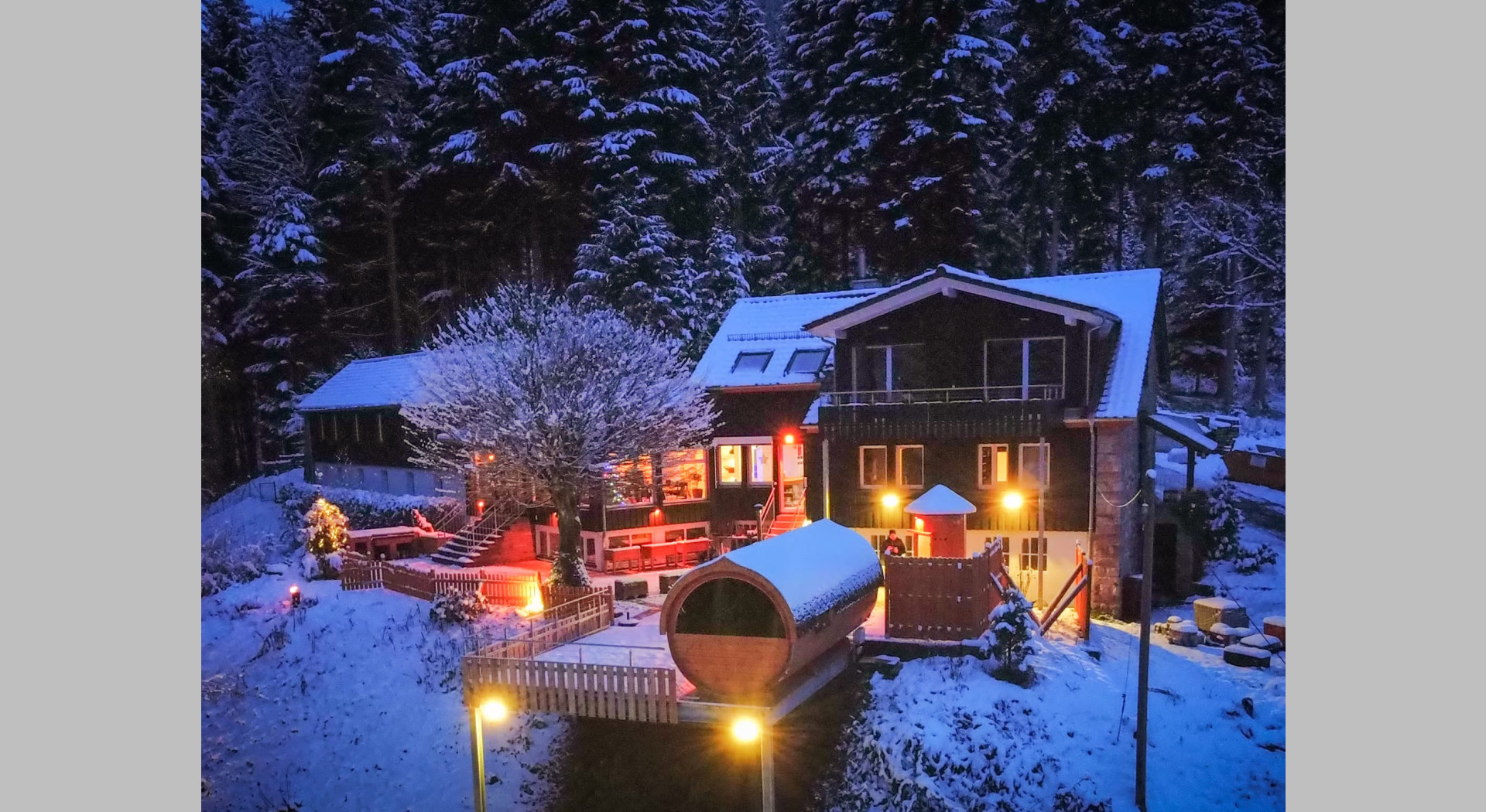 Black Forest Safari Lodge Bad bei Nacht
