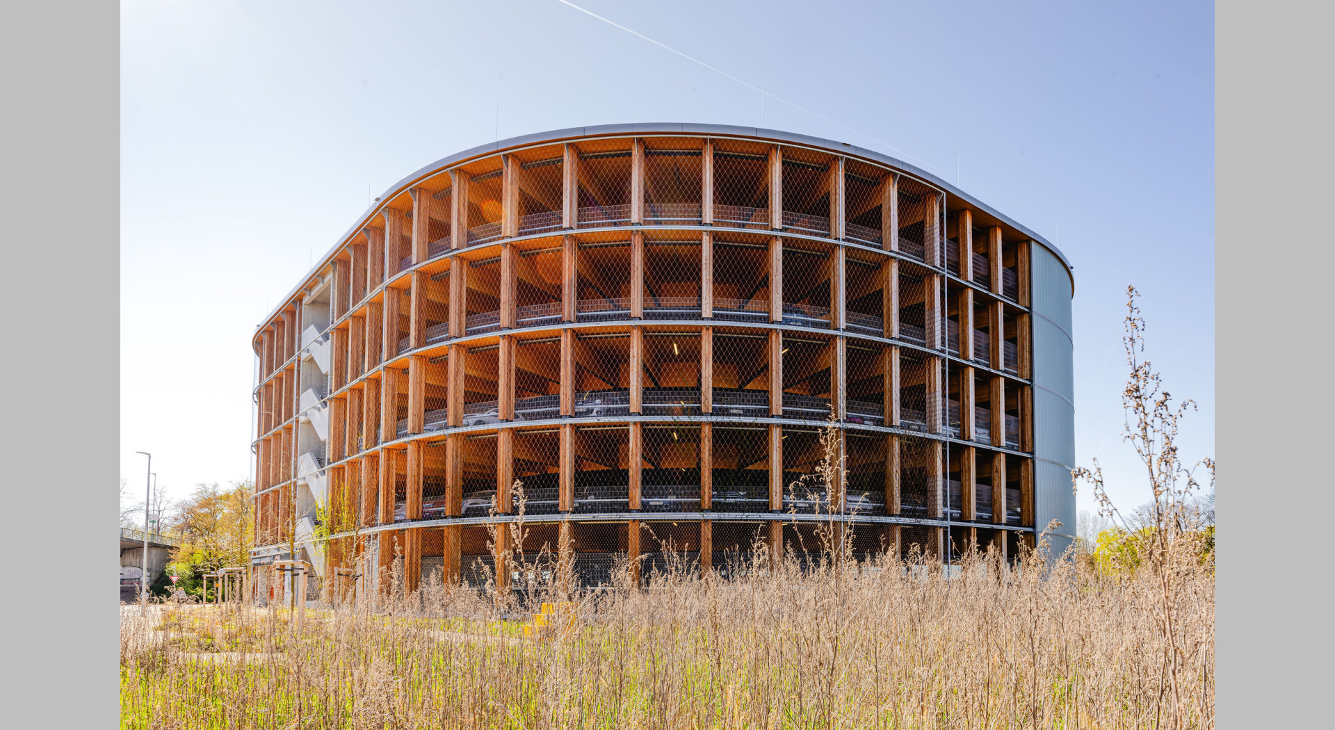 Holzparkhaus außen 02