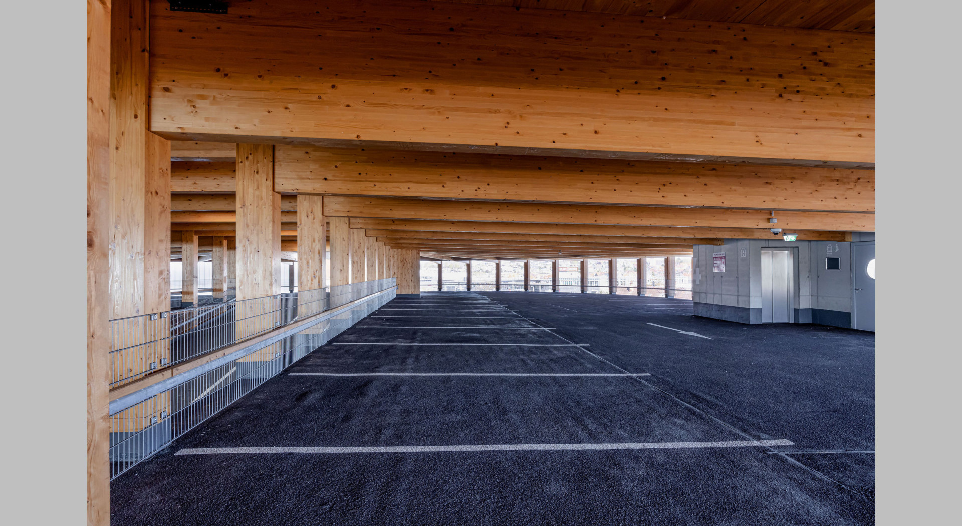 Holzparkhaus innen 03