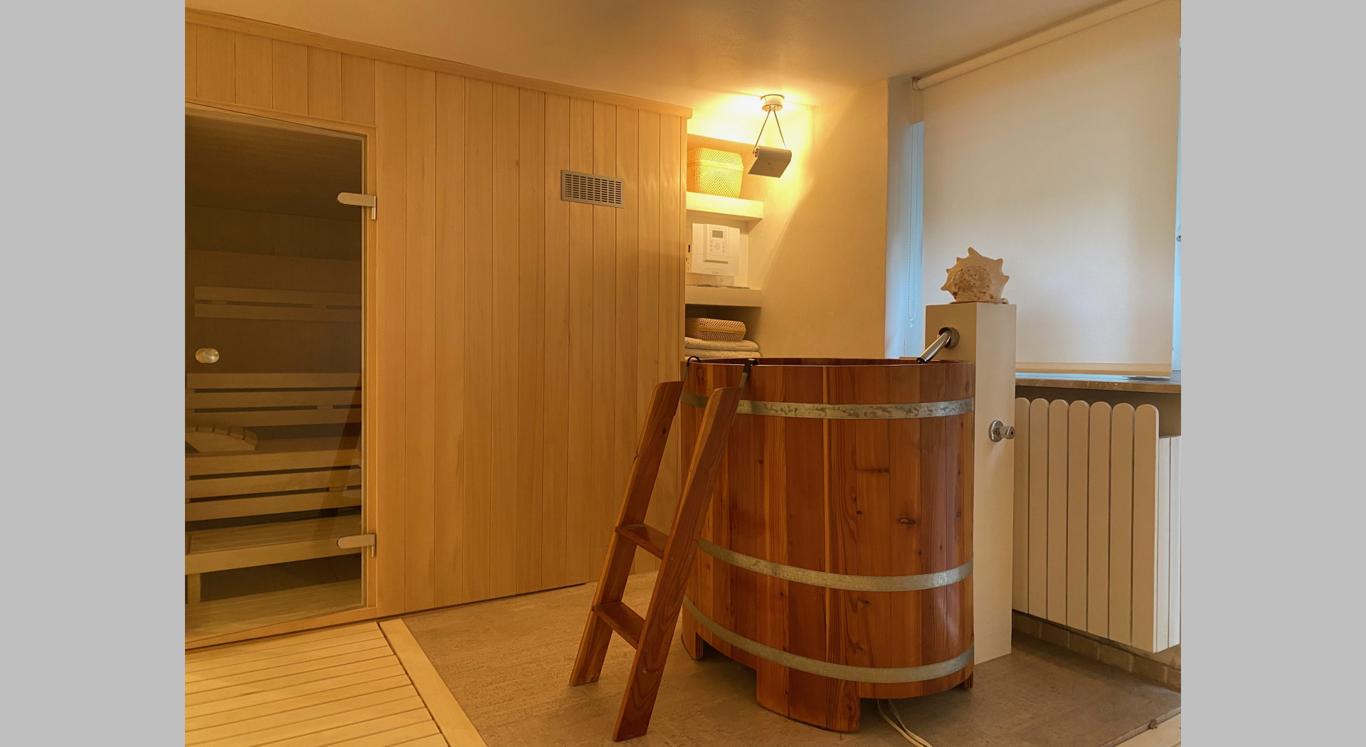 Detail / Tauchbottich in der Sauna