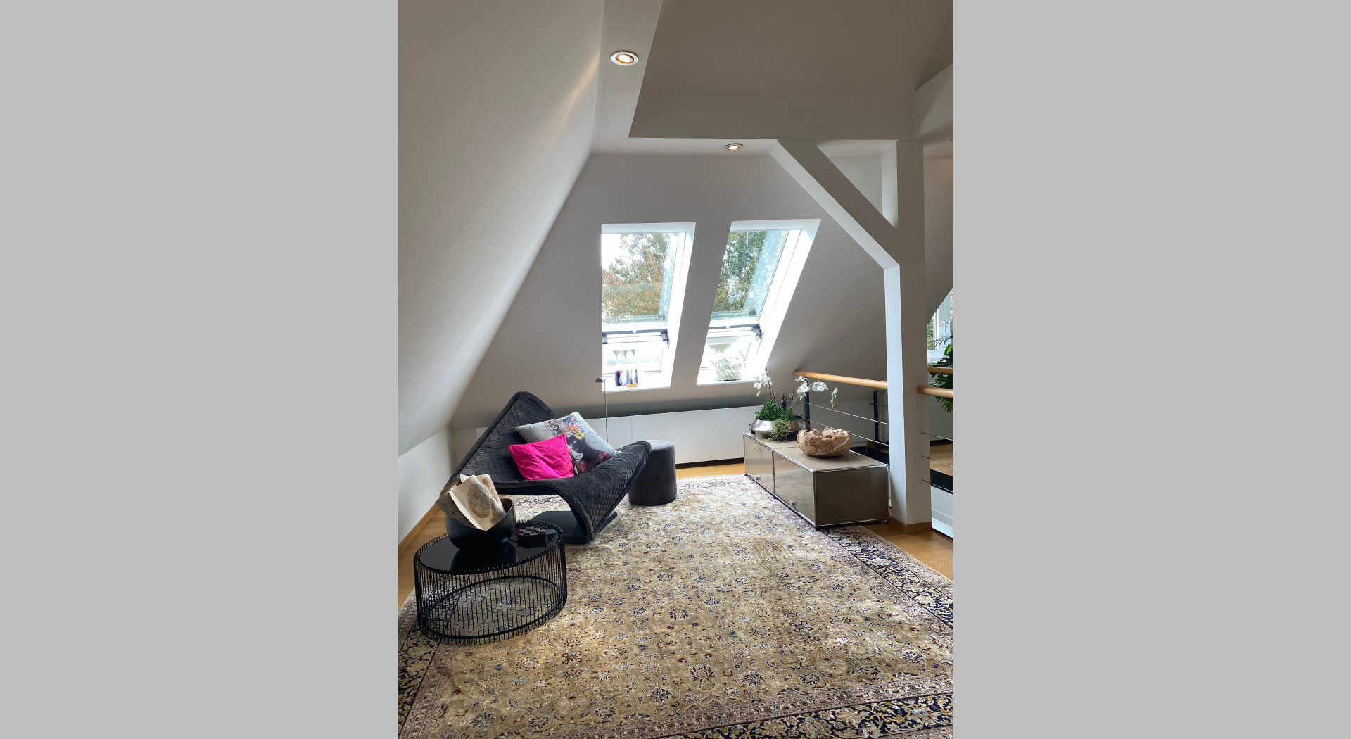 Dach Teilansicht mit hohen Dachflächenfenstern zum wegschieben