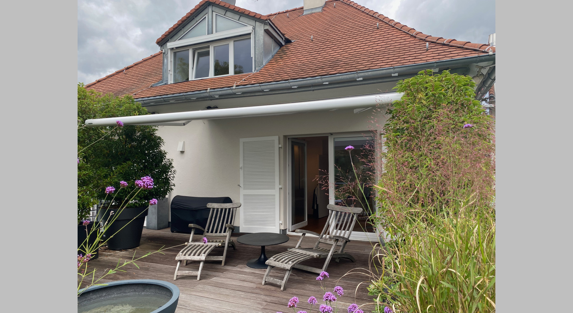 Dachgarten/ Blick aufs Haus