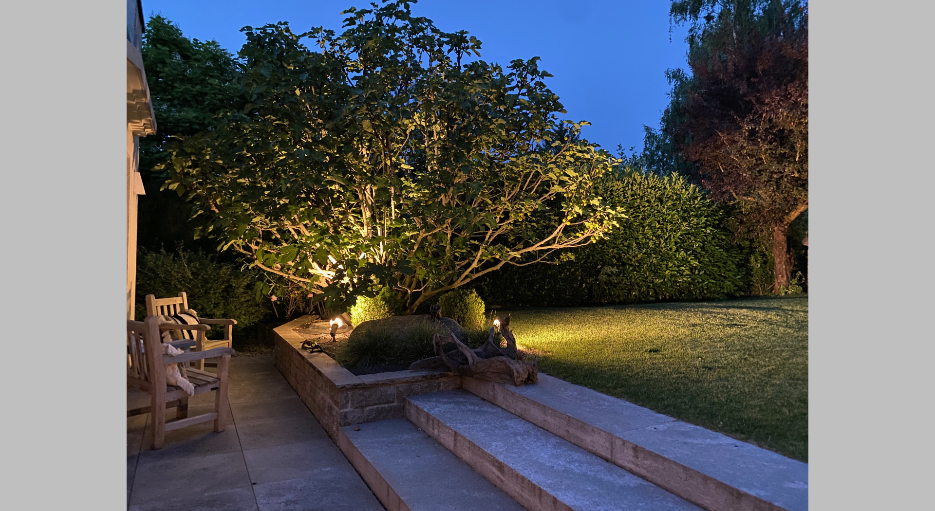Garten mit Beleuchtung