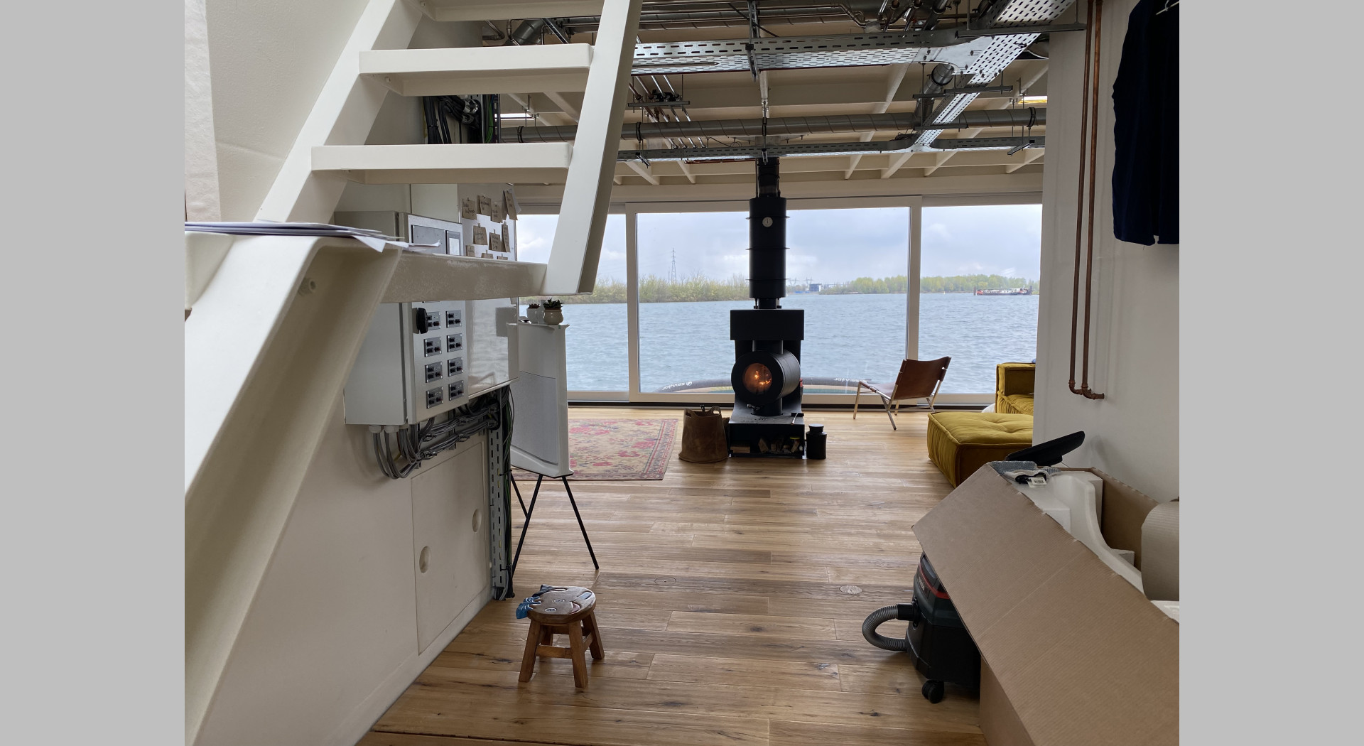 Hausboot Blick durch das Wohnlevel