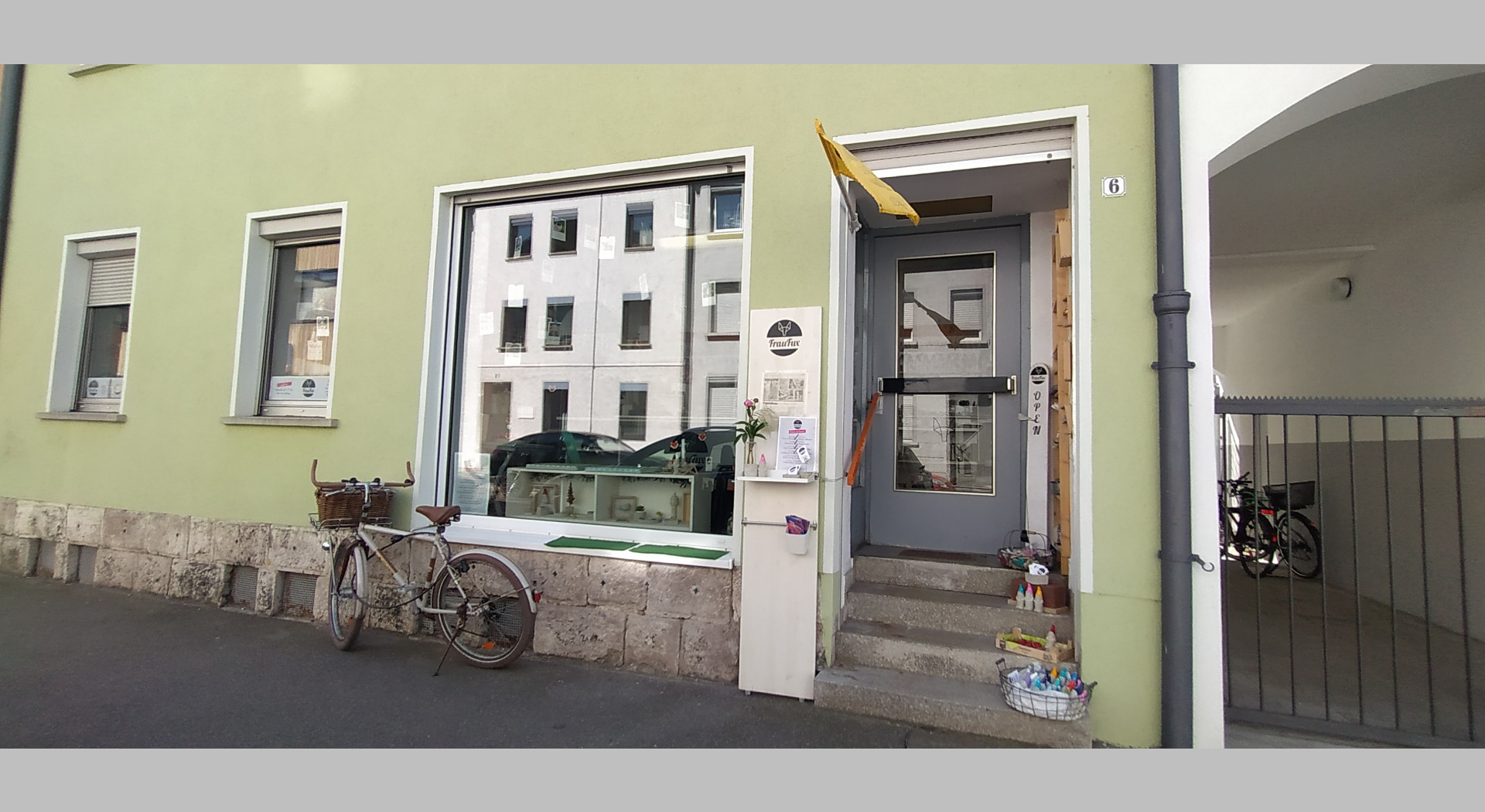 FrauFux Laden Werkstatt Aussenansicht