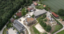 Wohngruppen Gebäude und Cafe Fuchsbau mit Außenanlage 
