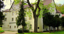 Seitenansicht des Schlosses mit Parkanlage