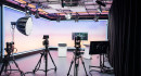 Realkulisse (Studio 16) mit exemplarischer Beleuchtung & Farbe