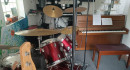 Studioeinblick, Glasbausteine, Schlagzeug, Klavier, Gitarren, Schlagzeug, Monitore