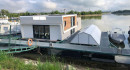 Hausboot am Steg