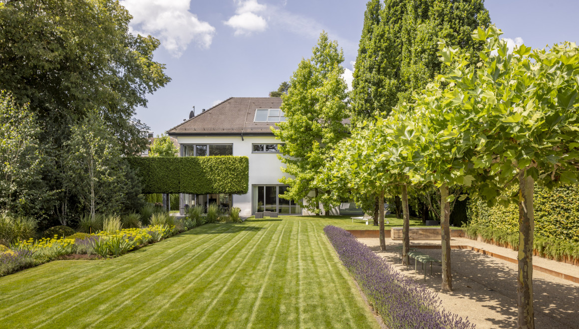 Haupthaus vom Garten aus